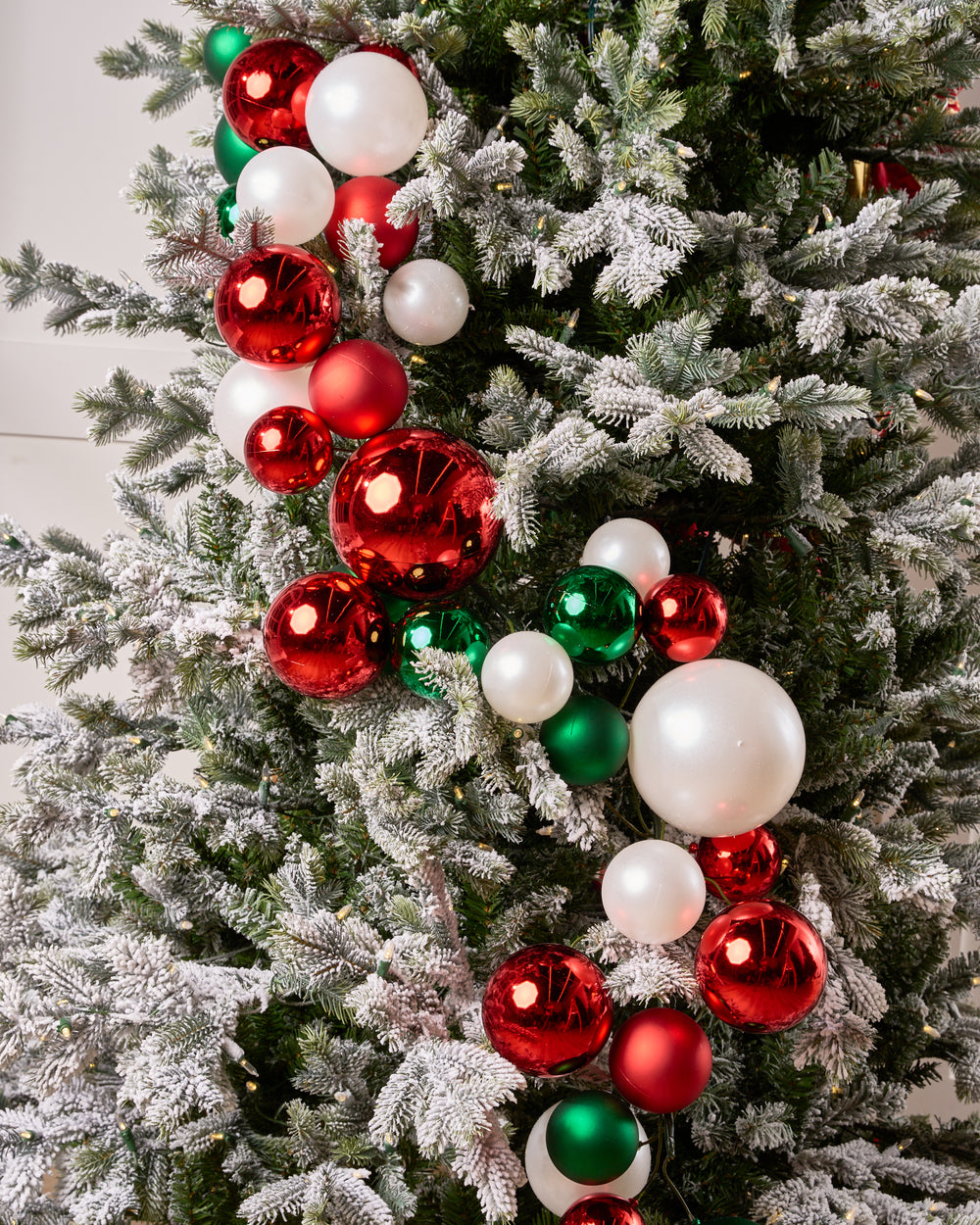 4 FT Red, White, & Green Ball Garland