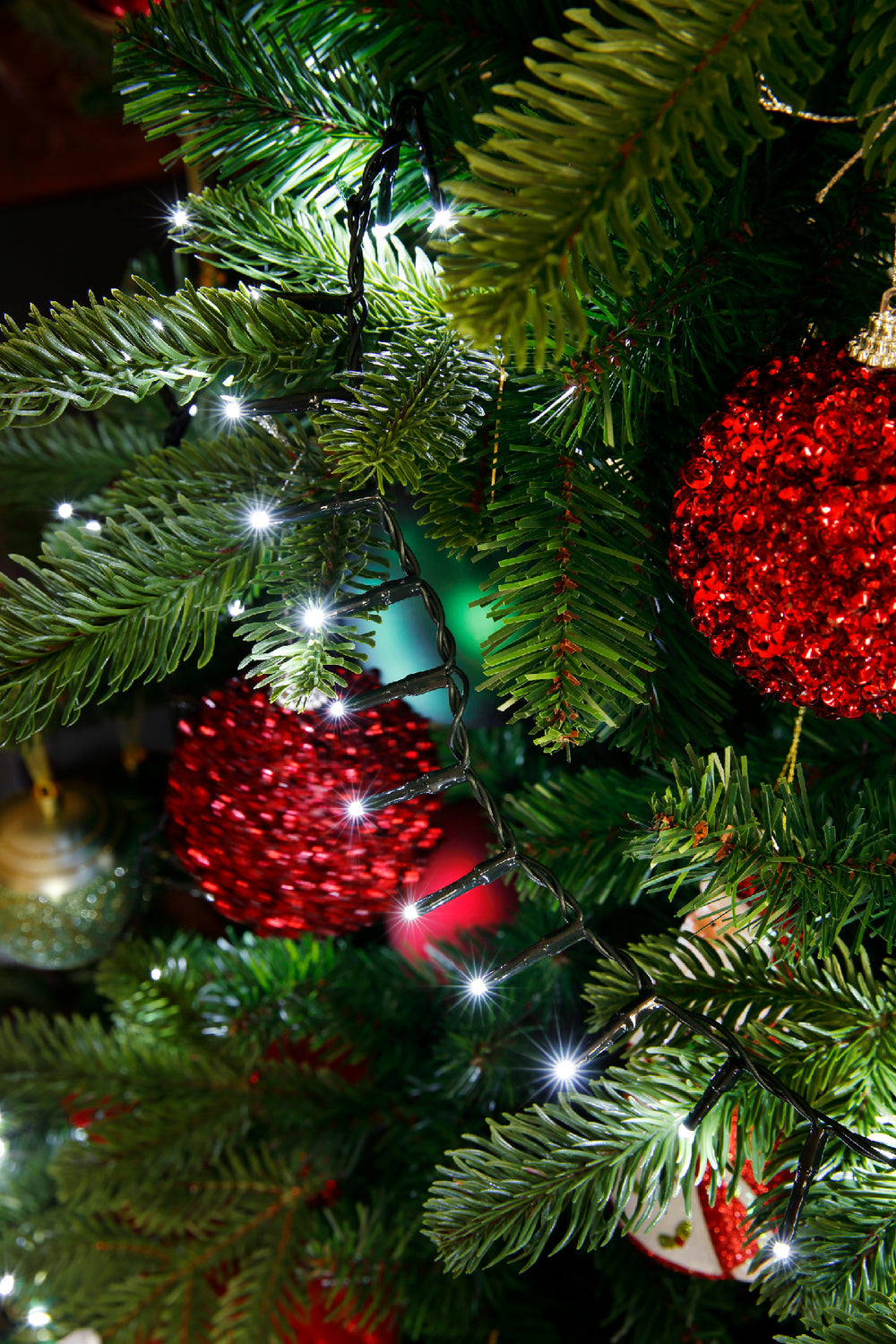 74 FT Compact 1000 LED Cool White Green Wire