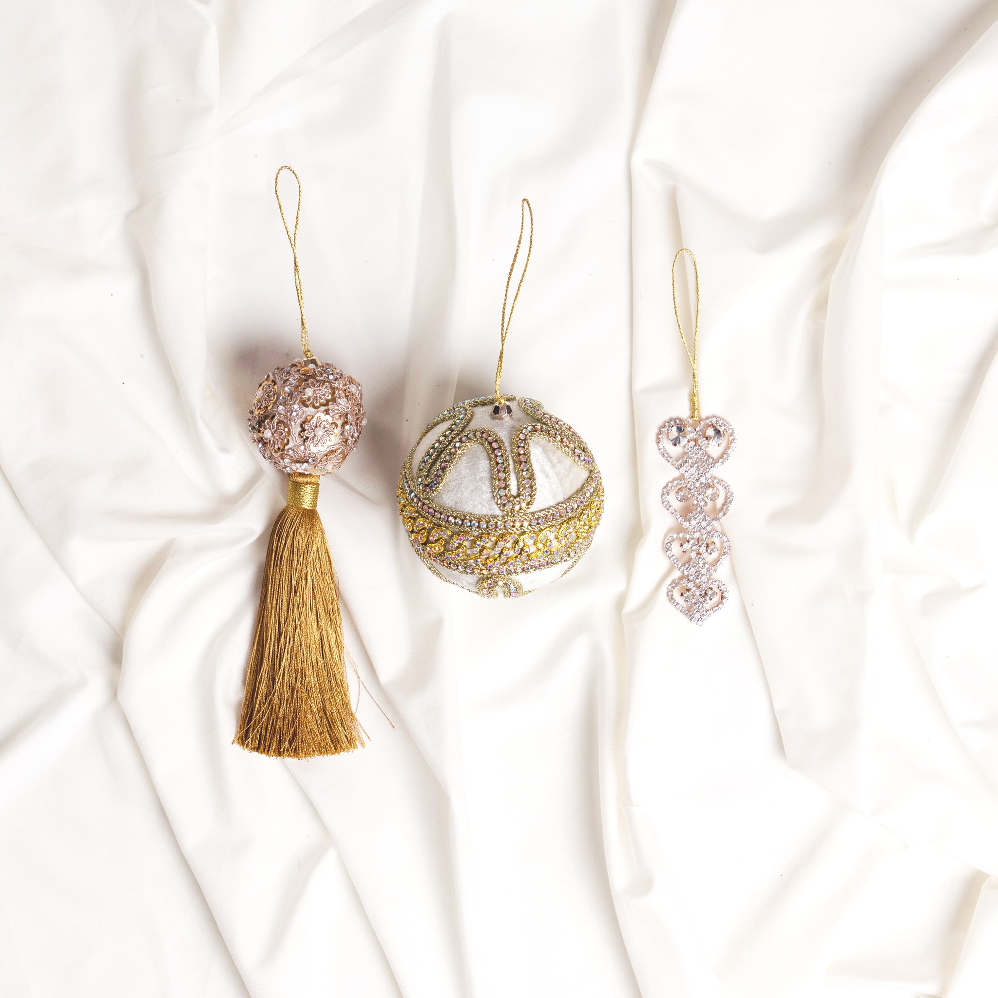 Gold & Ivory Opulence Ornament & Ribbon Bundle