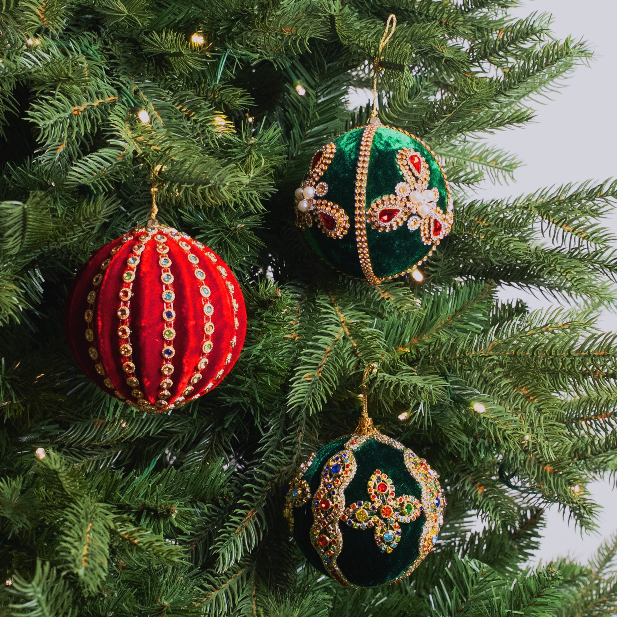 Red & Green Opulence Ornament & Ribbon Bundle